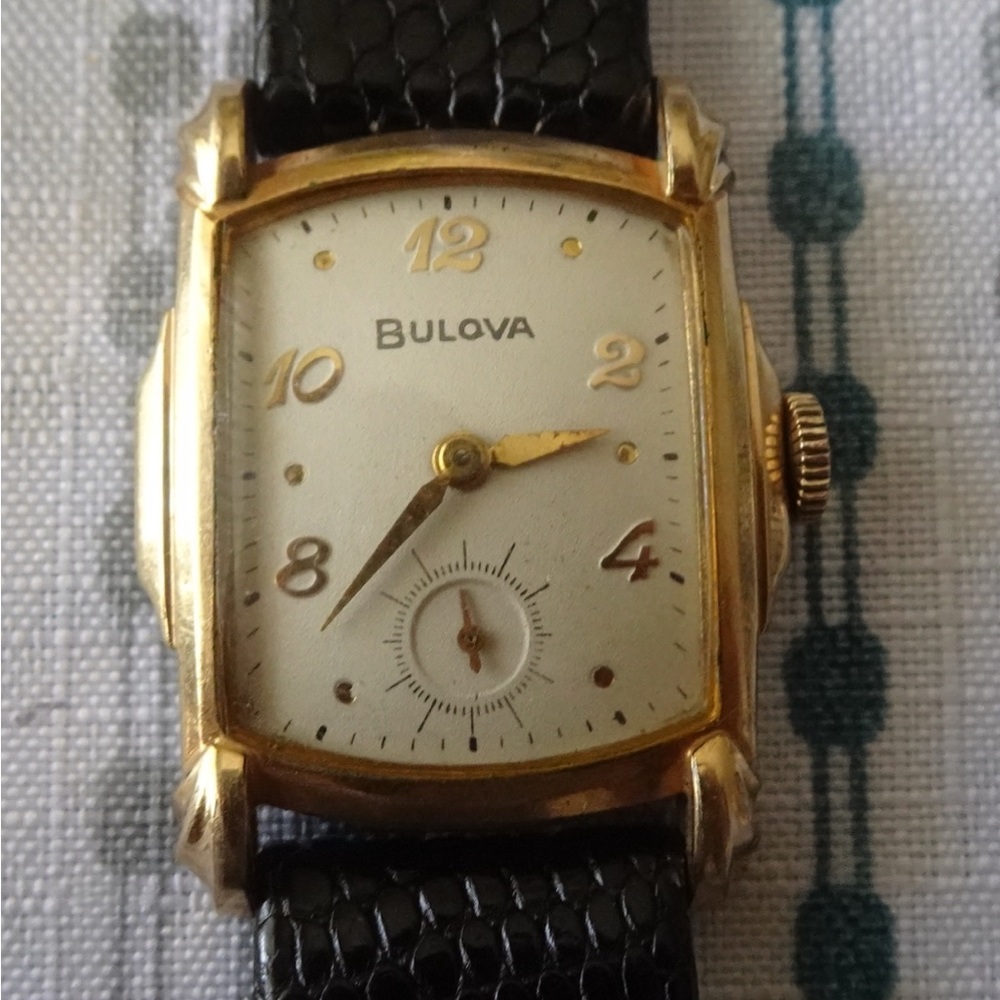 Beautiful Vintage 1953 Bulova Art Deco Timepiece in great running condition